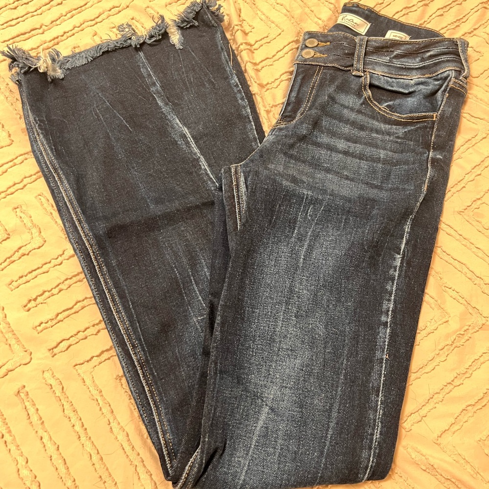 Signature Distressed Dark Blue Cropped Jeans